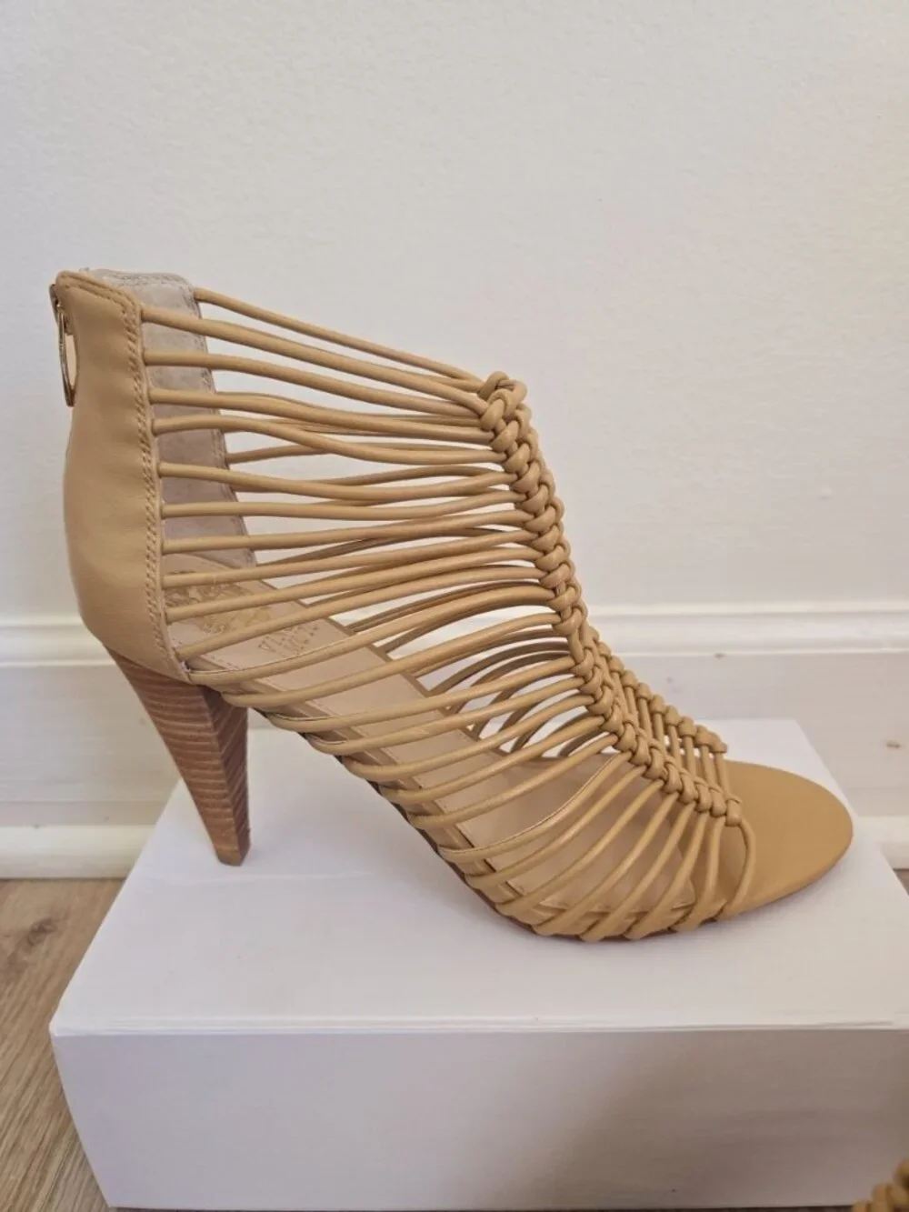 Vince Camuto Alsandra Strappy Cage Gladiator Sandals 9.5 Open Peep Toe Heels Tan